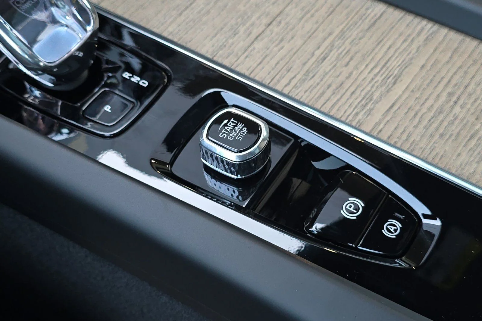 2026 Volvo XC60 Plus - Photo 22