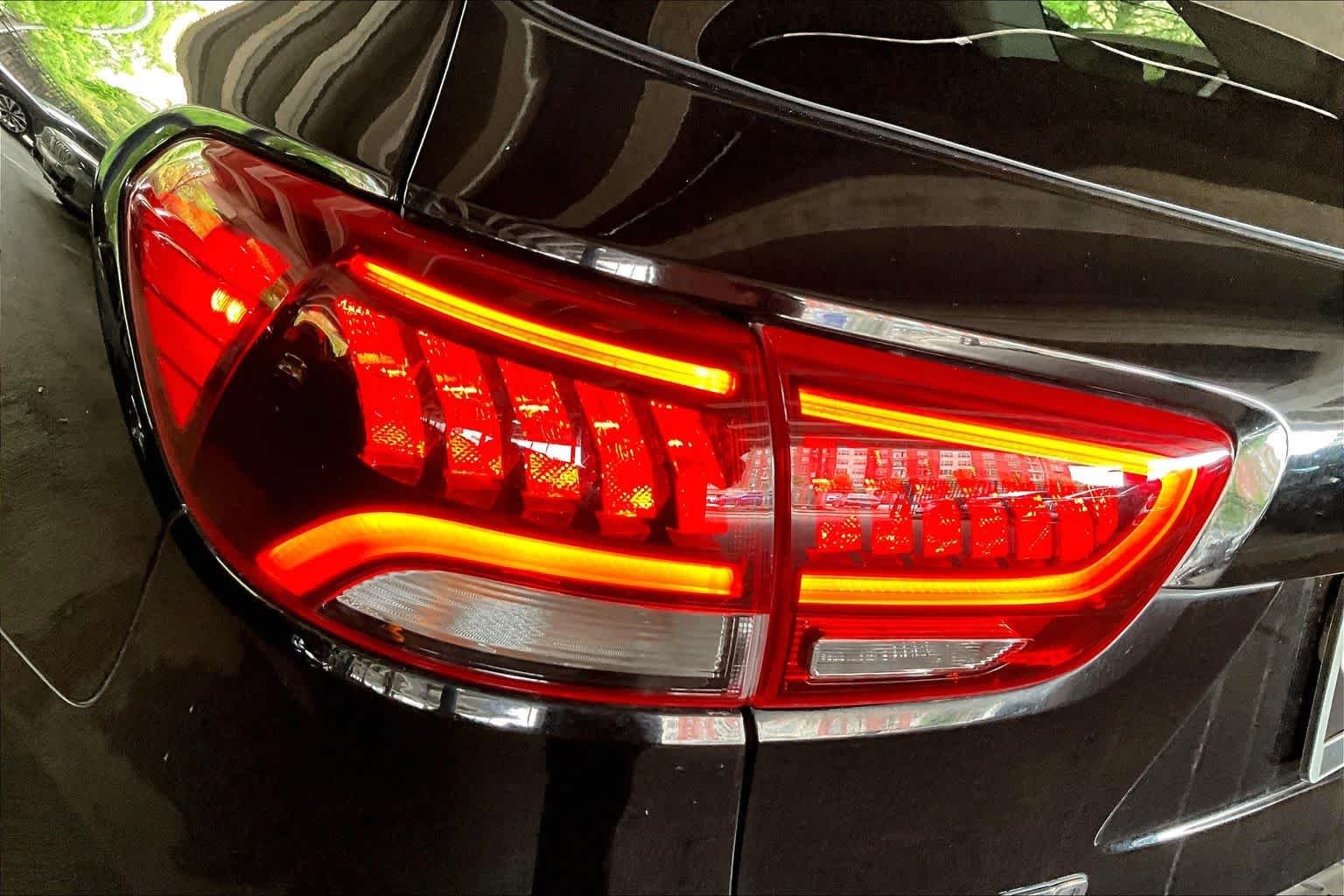 Used 2019 Ebony Black Kia SX V6 image 28