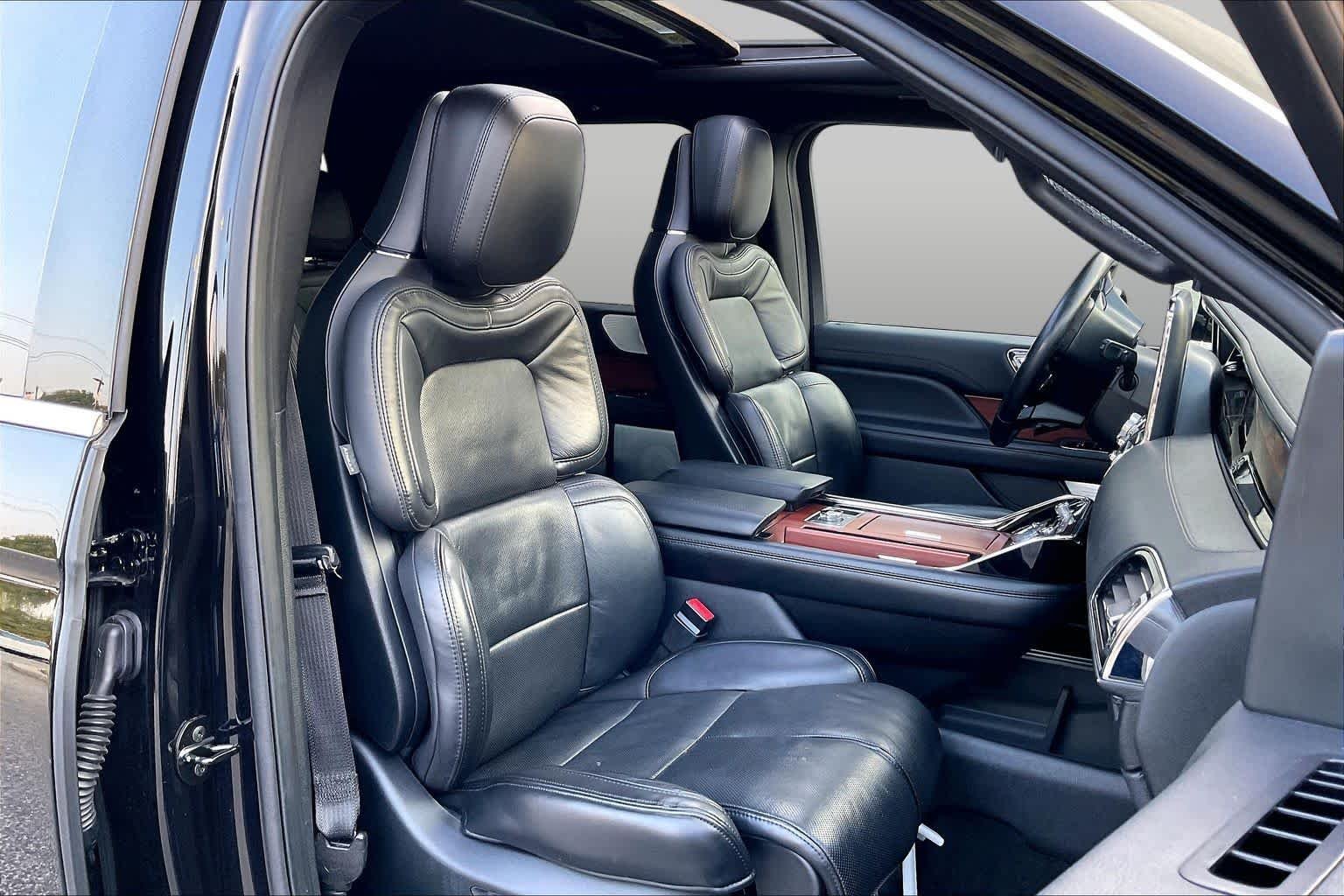 Used 2021 Infinite Black Lincoln Reserve image 9