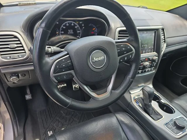 Used 2018 Silver Jeep Overland image 16