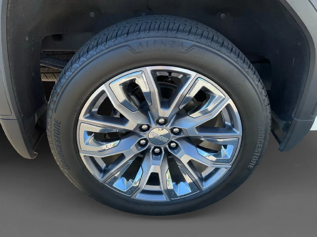 Used 2024 White Frost Tricoat GMC Denali image 10