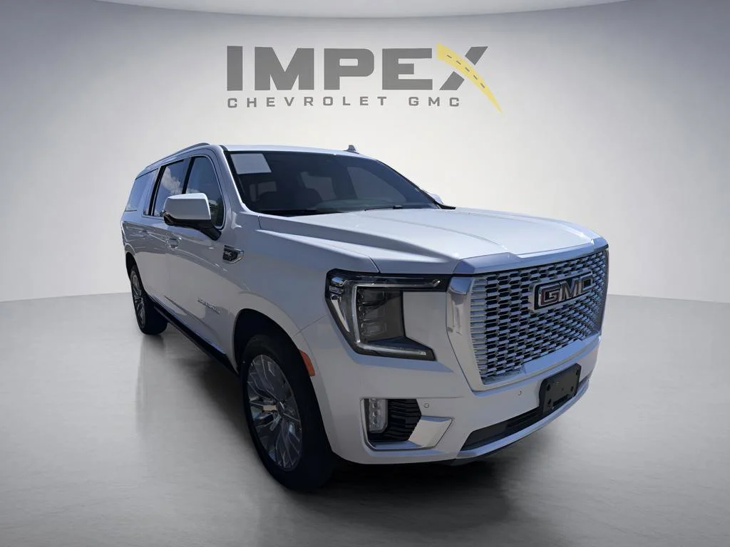 Used 2023 White Frost Tricoat GMC Denali image 7