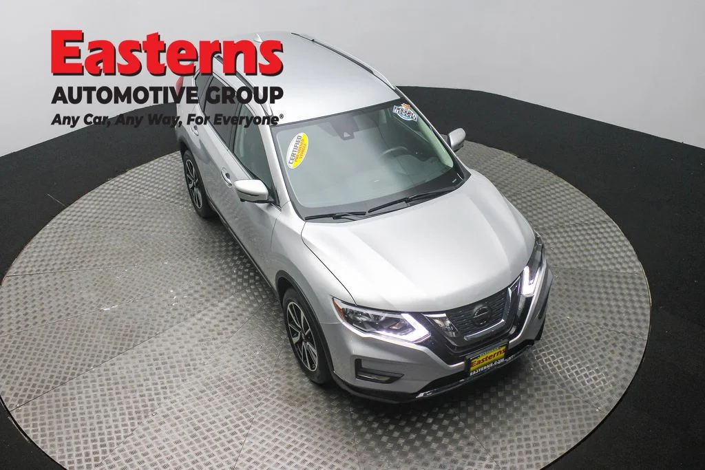 Used 2020 Silver Nissan SL image 3