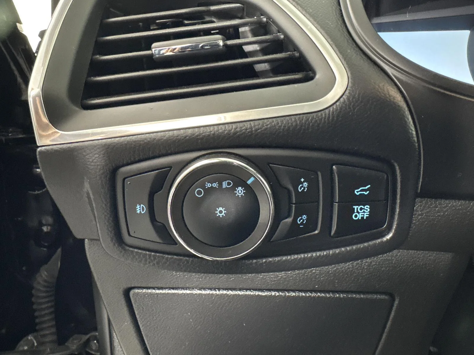 Used 2024 Agate Black Metallic Ford Titanium image 7