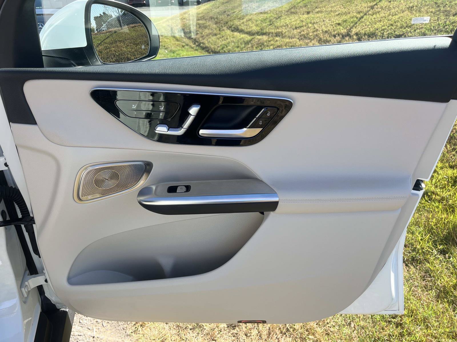 Used 2026 Polar White Mercedes-Benz GLC 300 image 24