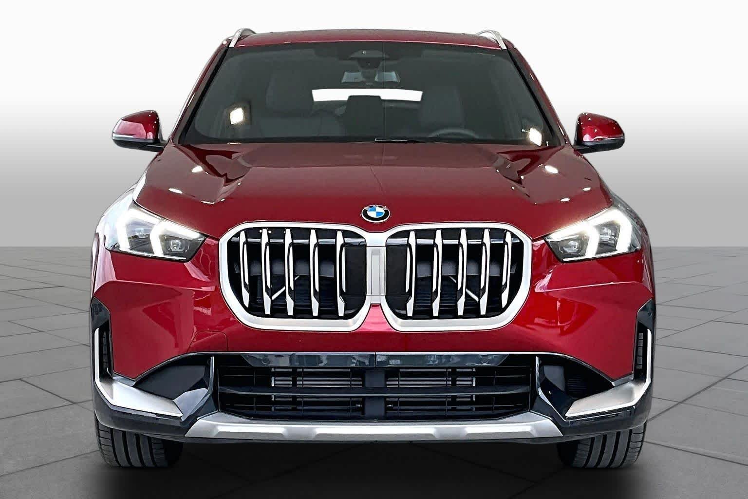 New 2026 Vegas Red Metallic BMW xDrive28i image 3