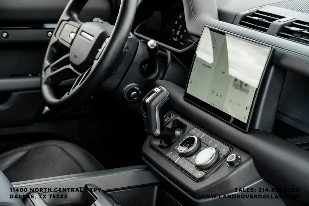 Used 2025 Black Land Rover X-Dynamic SE image 29