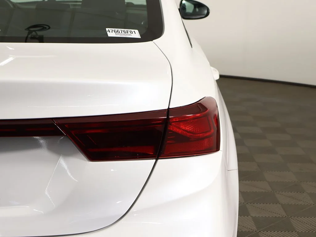 Used 2022 White Kia LXS image 18