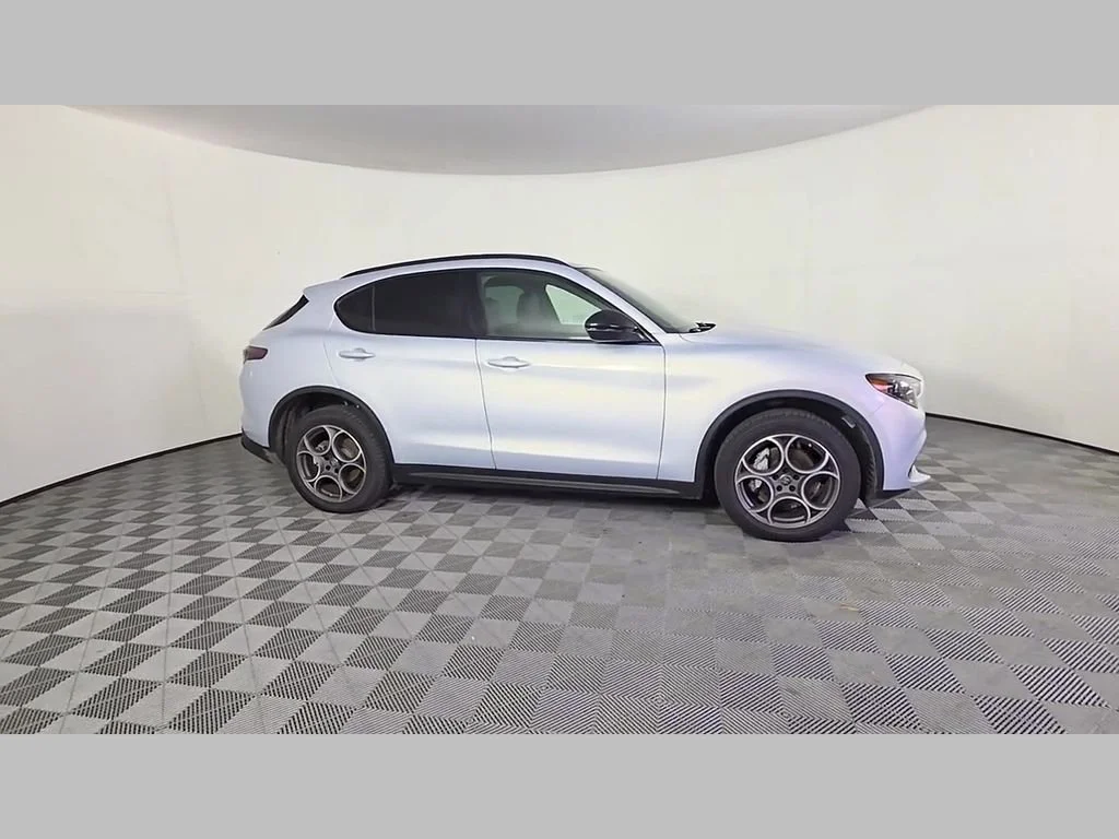 New 2026 Moonlight Gray Metallic Alfa Romeo Base image 22