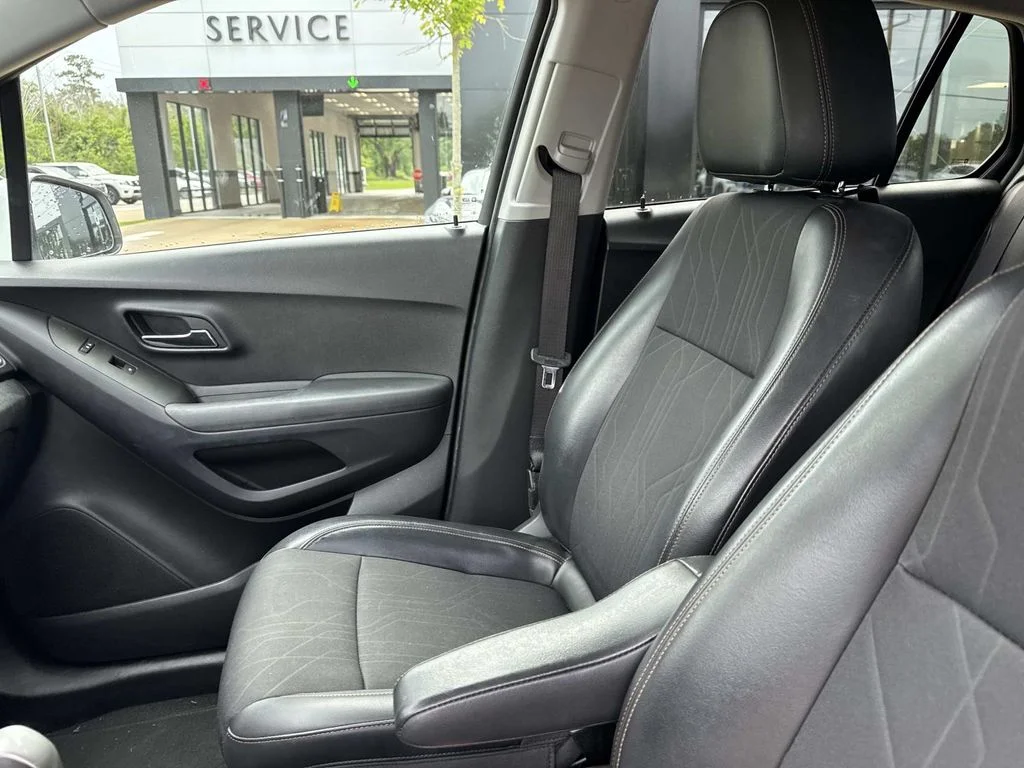 Used 2017 White Chevrolet LT image 15