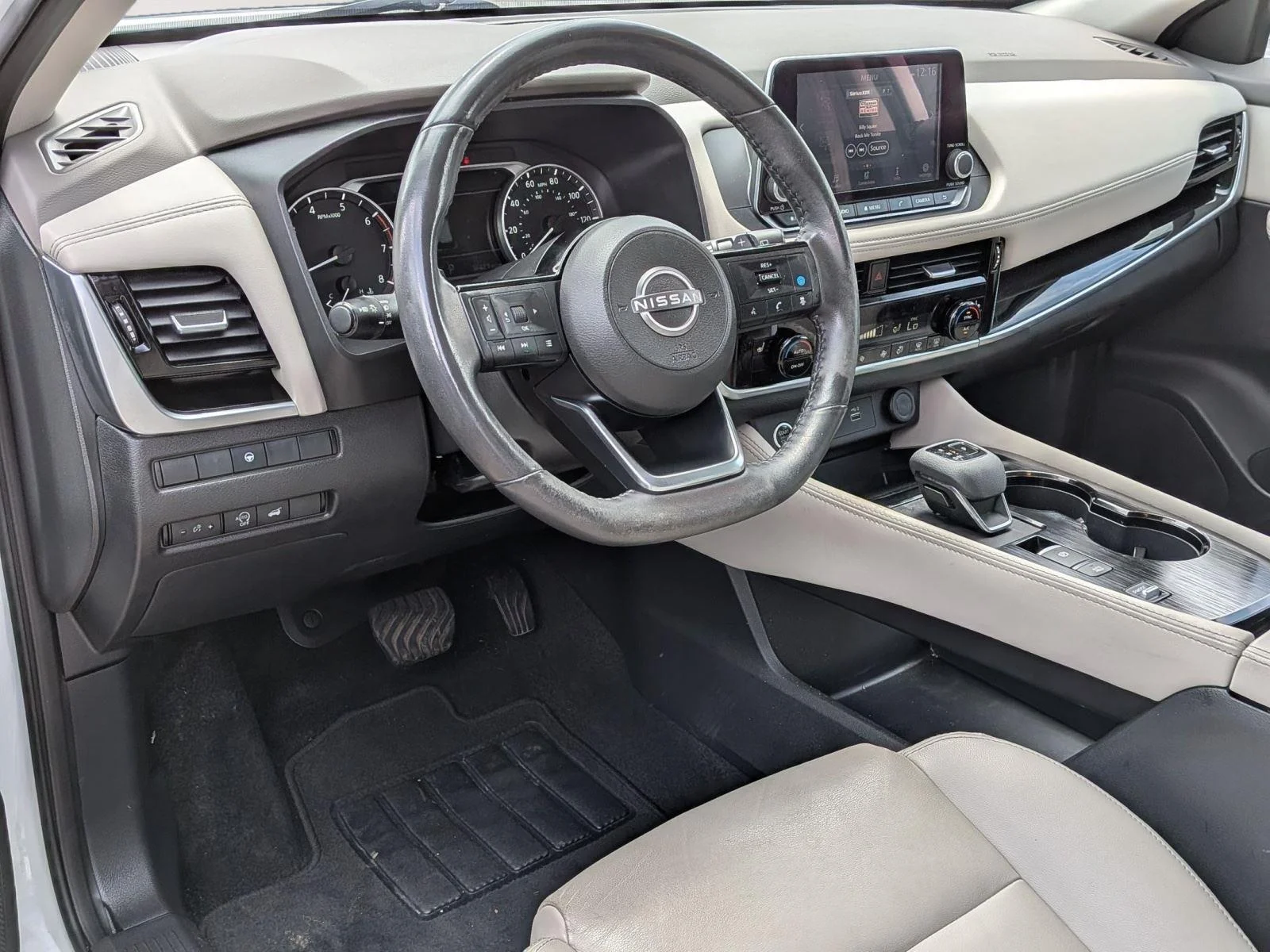 Used 2023 Pearl White Tricoat Nissan SL image 10