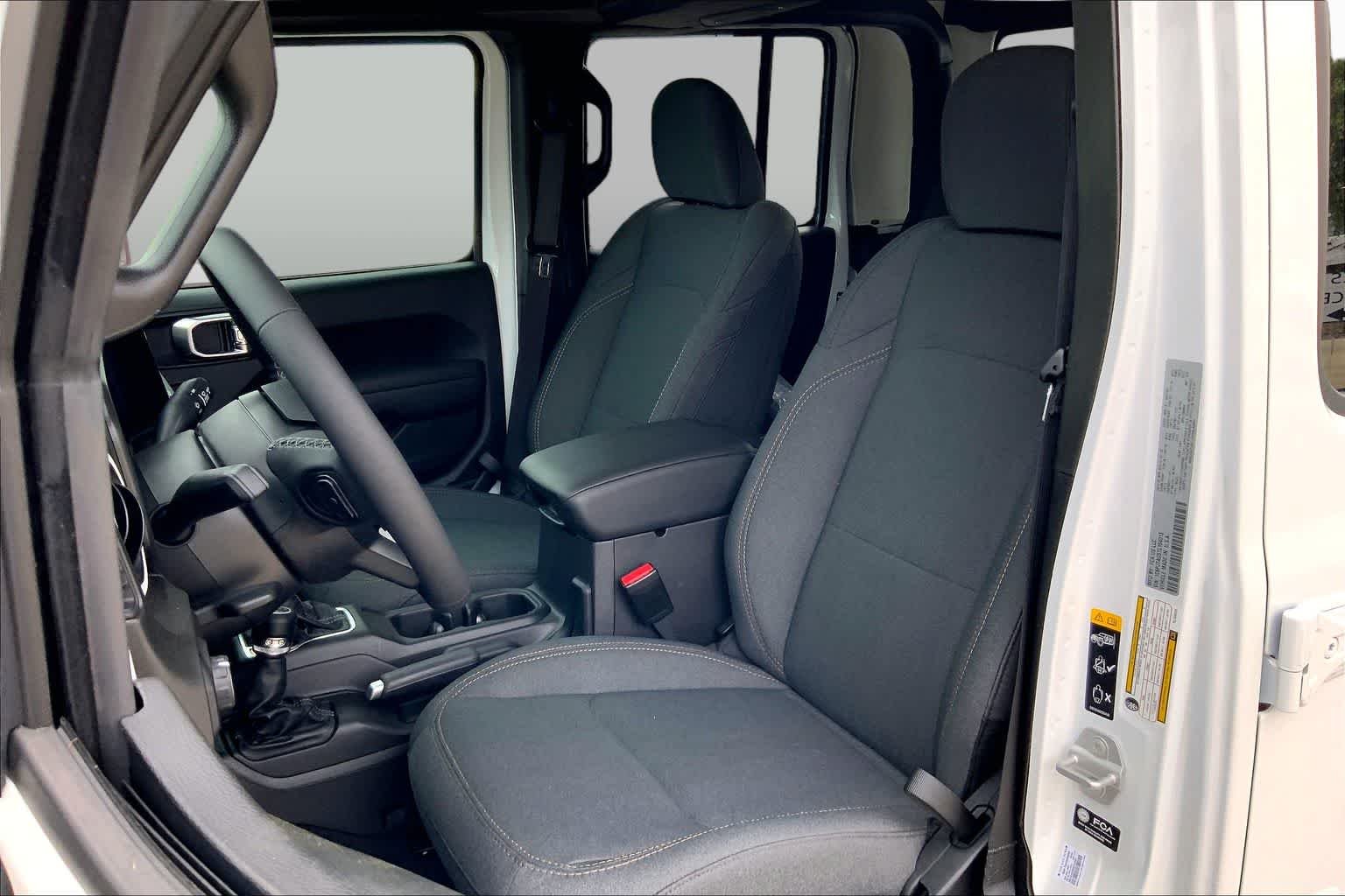 New 2026 Bright White Clear-Coat Exterior Paint Jeep Sport S image 9