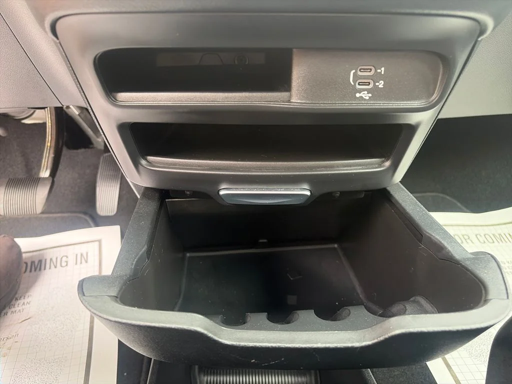 Used 2026 White Chrysler Select image 36