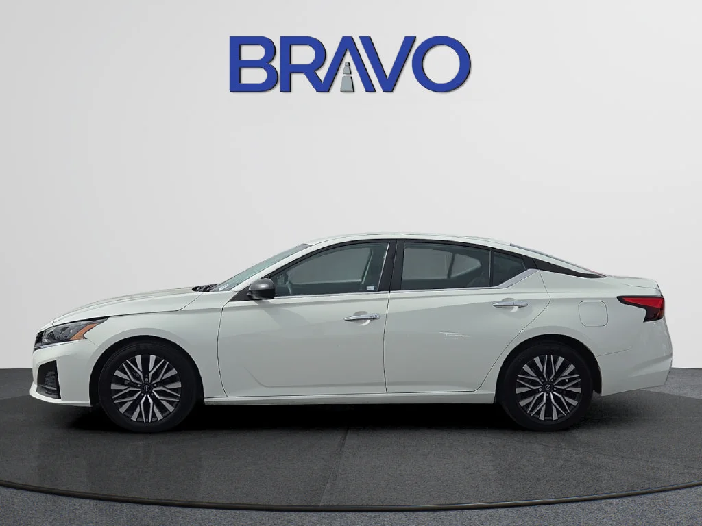 Used 2025  Nissan SV image 2