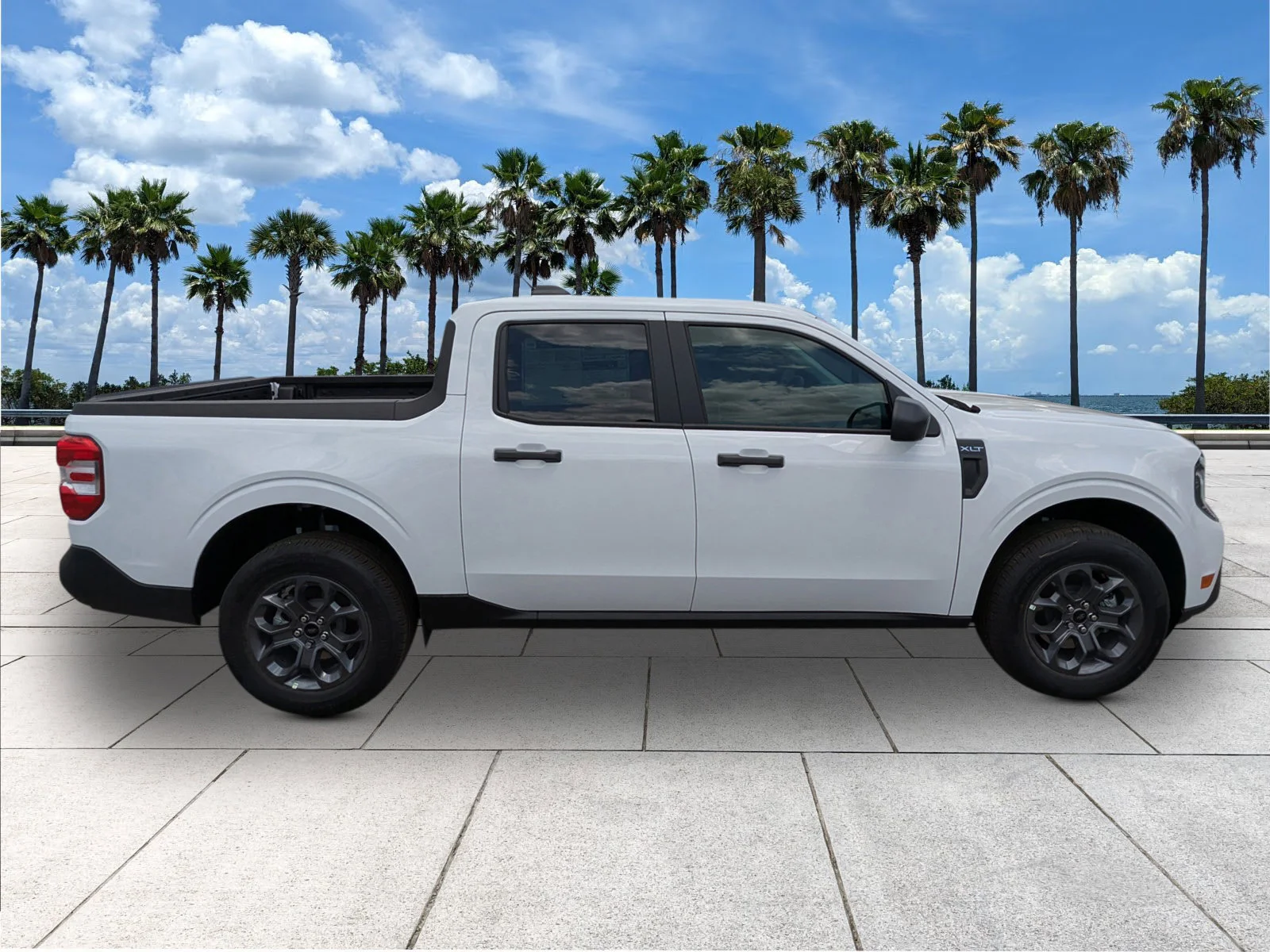 New 2026 Oxford White Ford XLT image 8