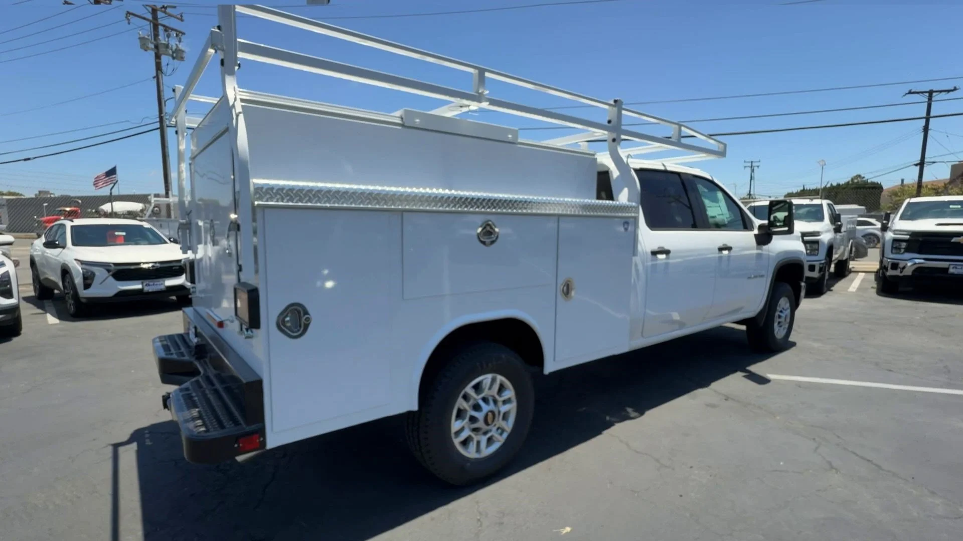 New 2026 Summit White Chevrolet WT image 9
