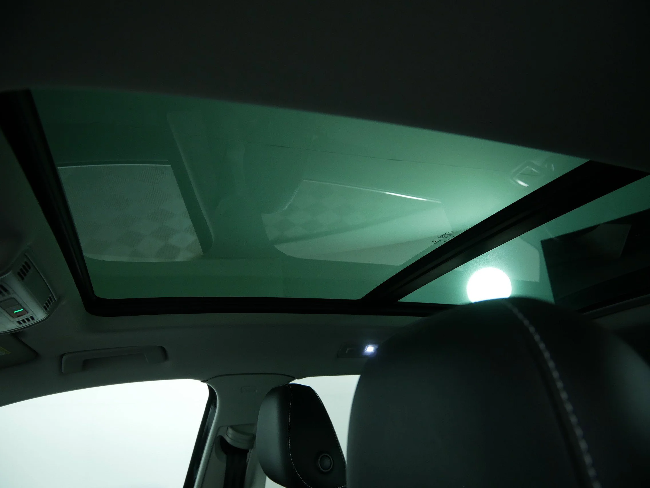 Certified Used 2022 Black Volkswagen SE image 22