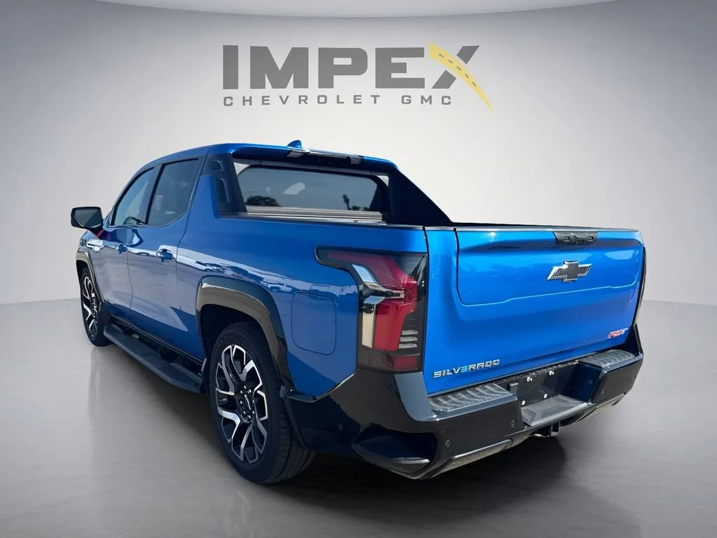 Used 2025 Riptide Blue Metallic Chevrolet RST - Max Range image 3