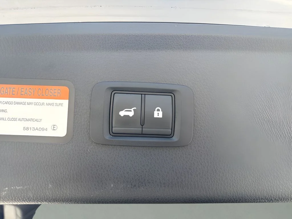 Used 2024 Gray Mitsubishi SEL image 20