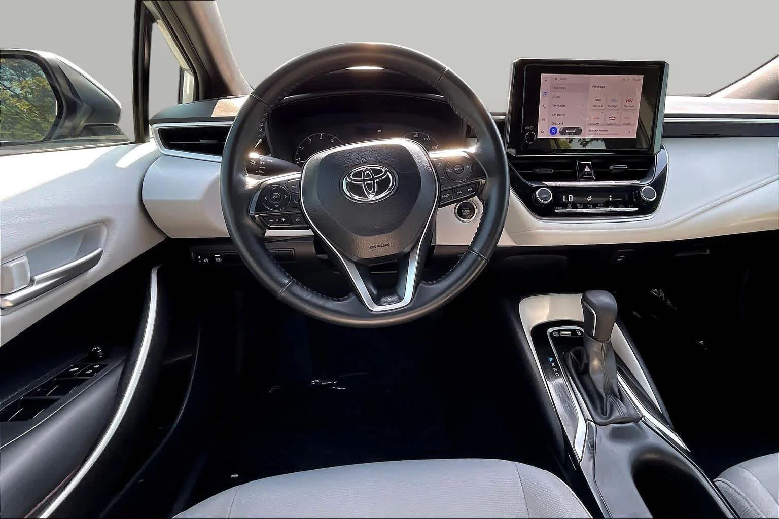 Used 2025 Classic Silver Metallic Toyota SE image 6