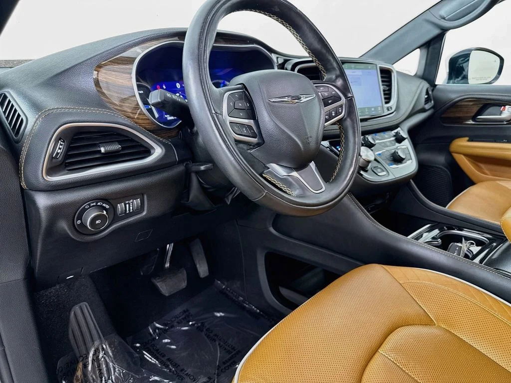 Used 2022 Blue Chrysler Pinnacle image 9