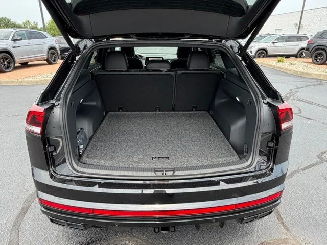 New 2026 Deep Black Pearl Volkswagen 2.0T SEL R-Line Black image 7