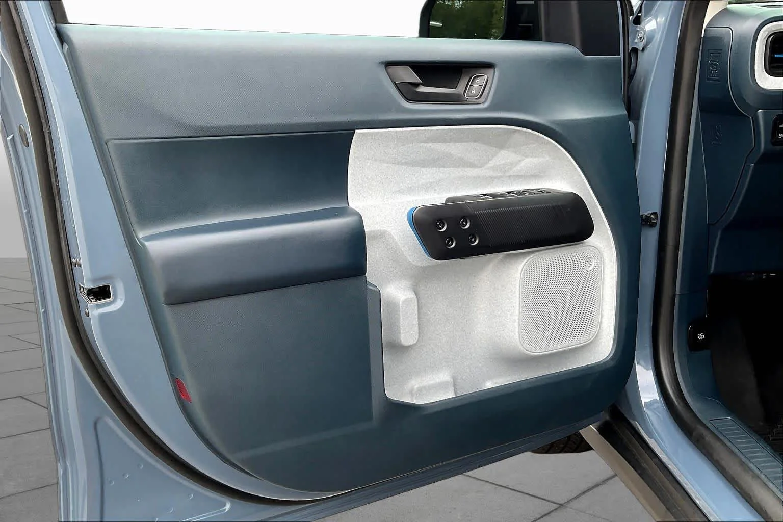 Used 2025 Azure Gray Metallic Tri-Coat Ford XLT image 21