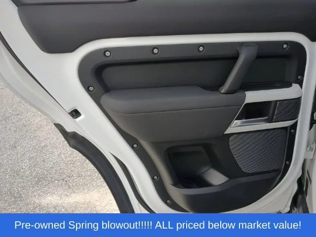 Used 2020  Land Rover SE image 36
