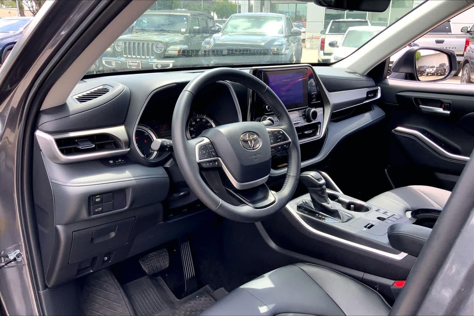 2025 Toyota Highlander XLE - Photo 18