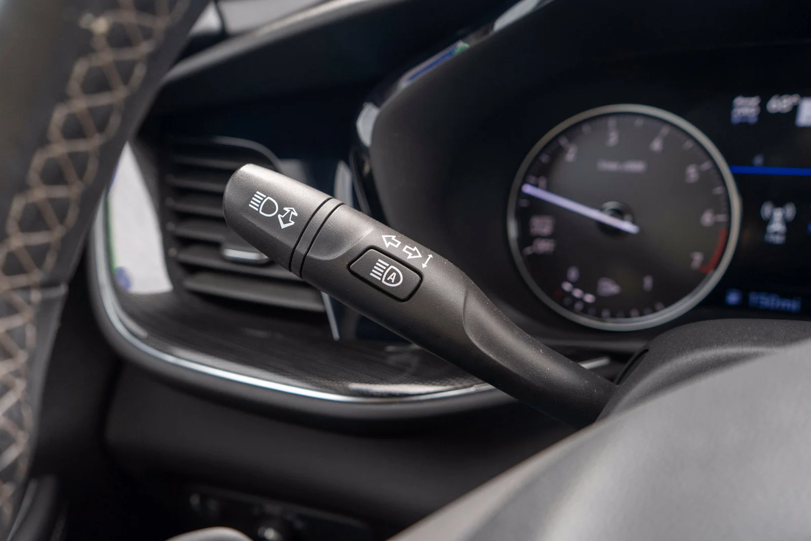 Used 2021 Ebony Twilight Metallic Buick Essence image 28