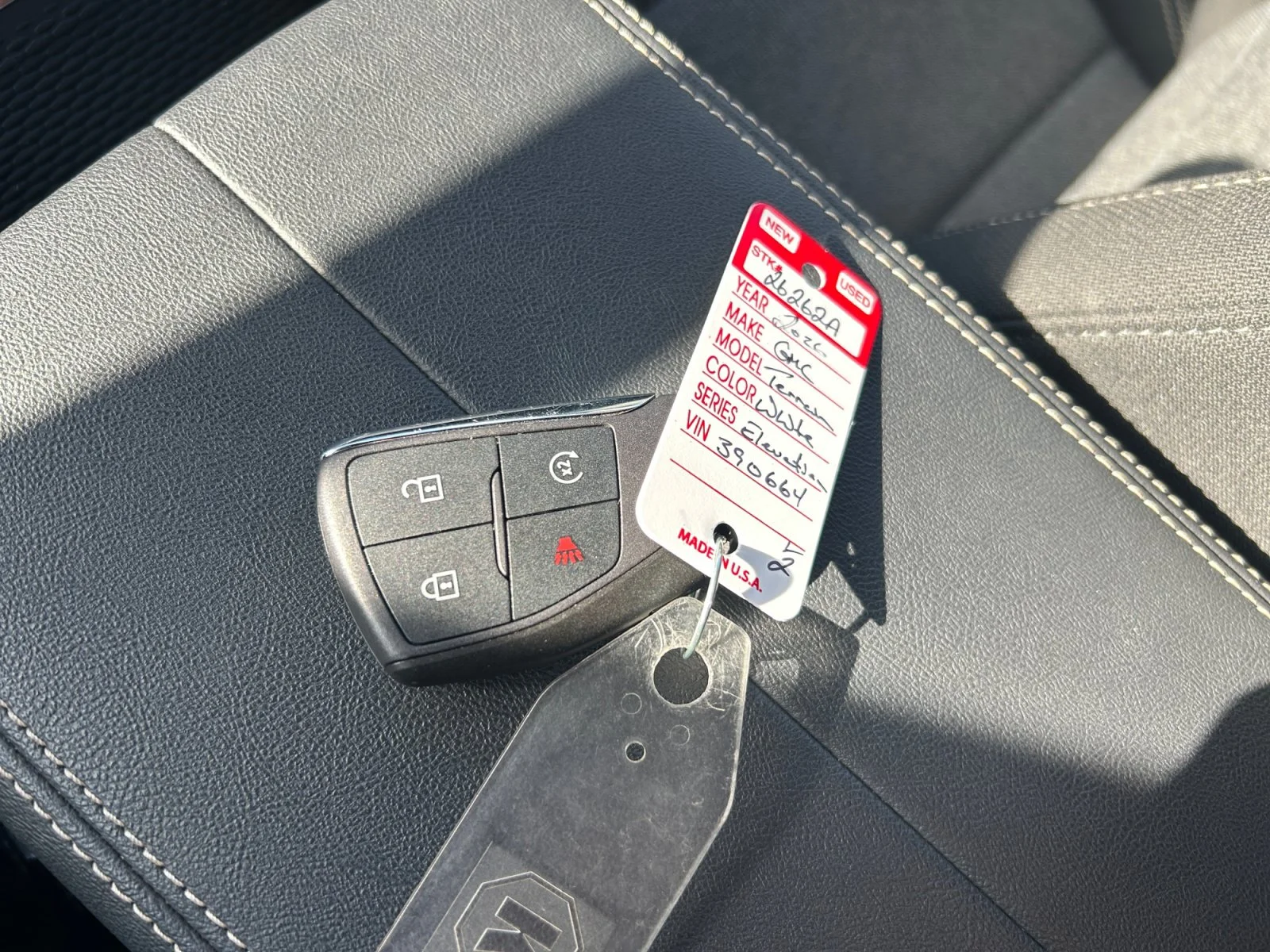 Used 2026 White GMC AWD Elevation image 24