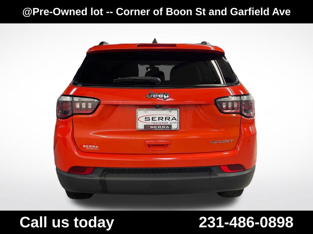 Used 2018  Jeep Sport image 4