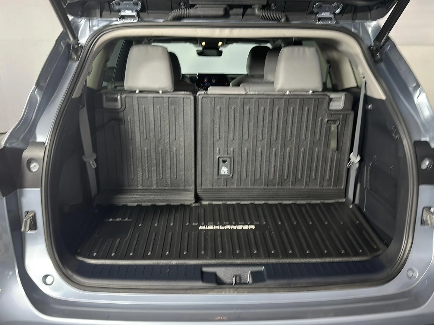 Used 2023 Moon Dust Toyota XLE image 24