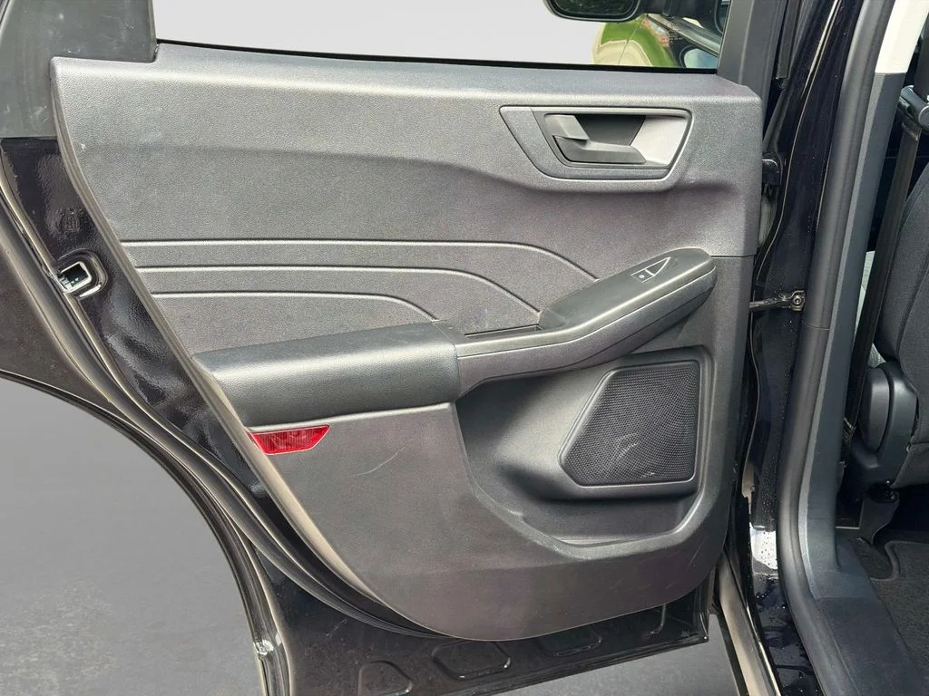Used 2022 Agate Black Metallic Ford SE image 13