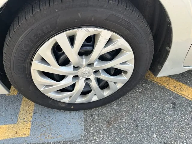 Used 2018 Classic Silver Metallic Toyota LE image 9