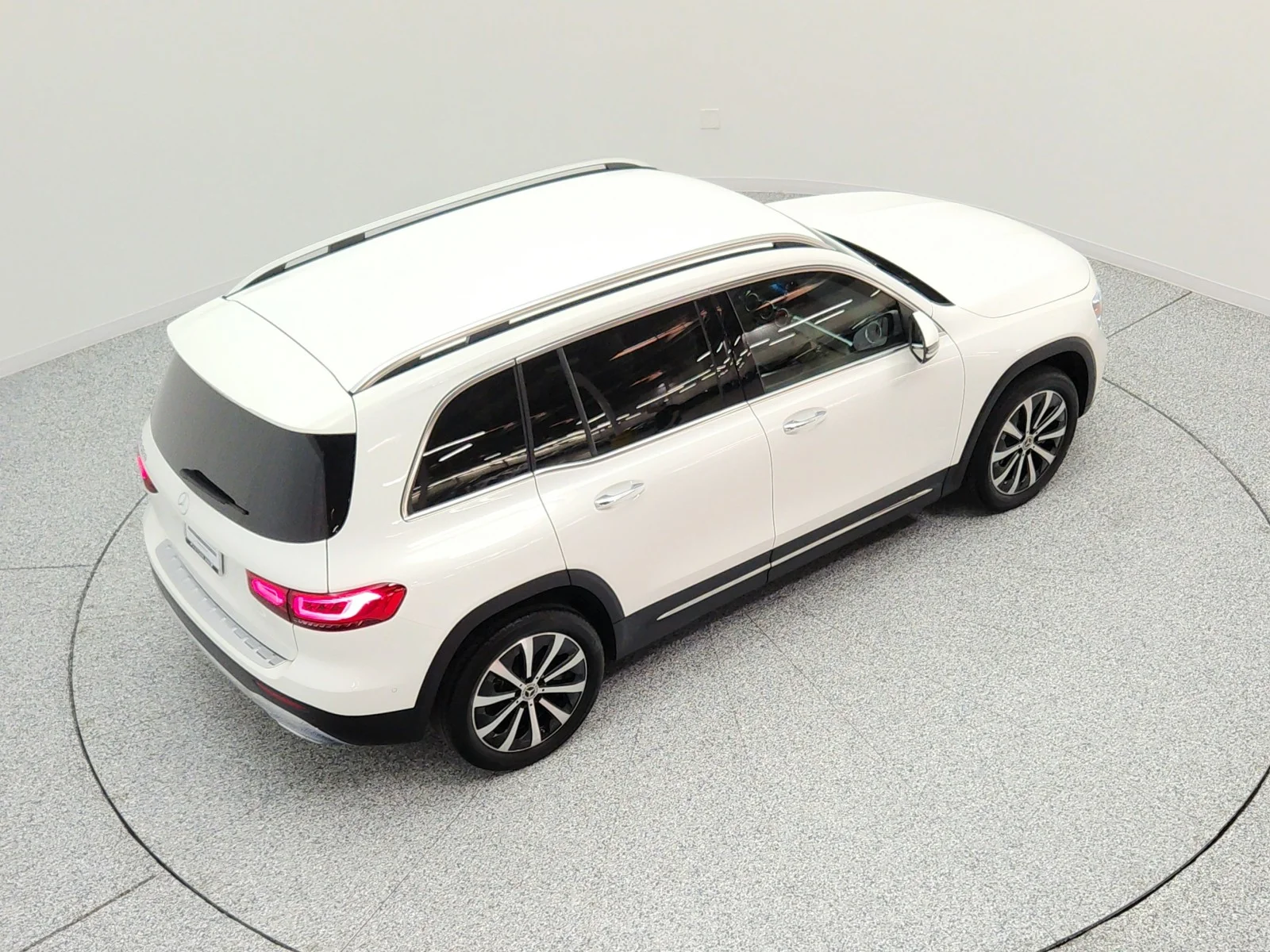Used 2022 Polar White Mercedes-Benz GLB 250 SUV image 26