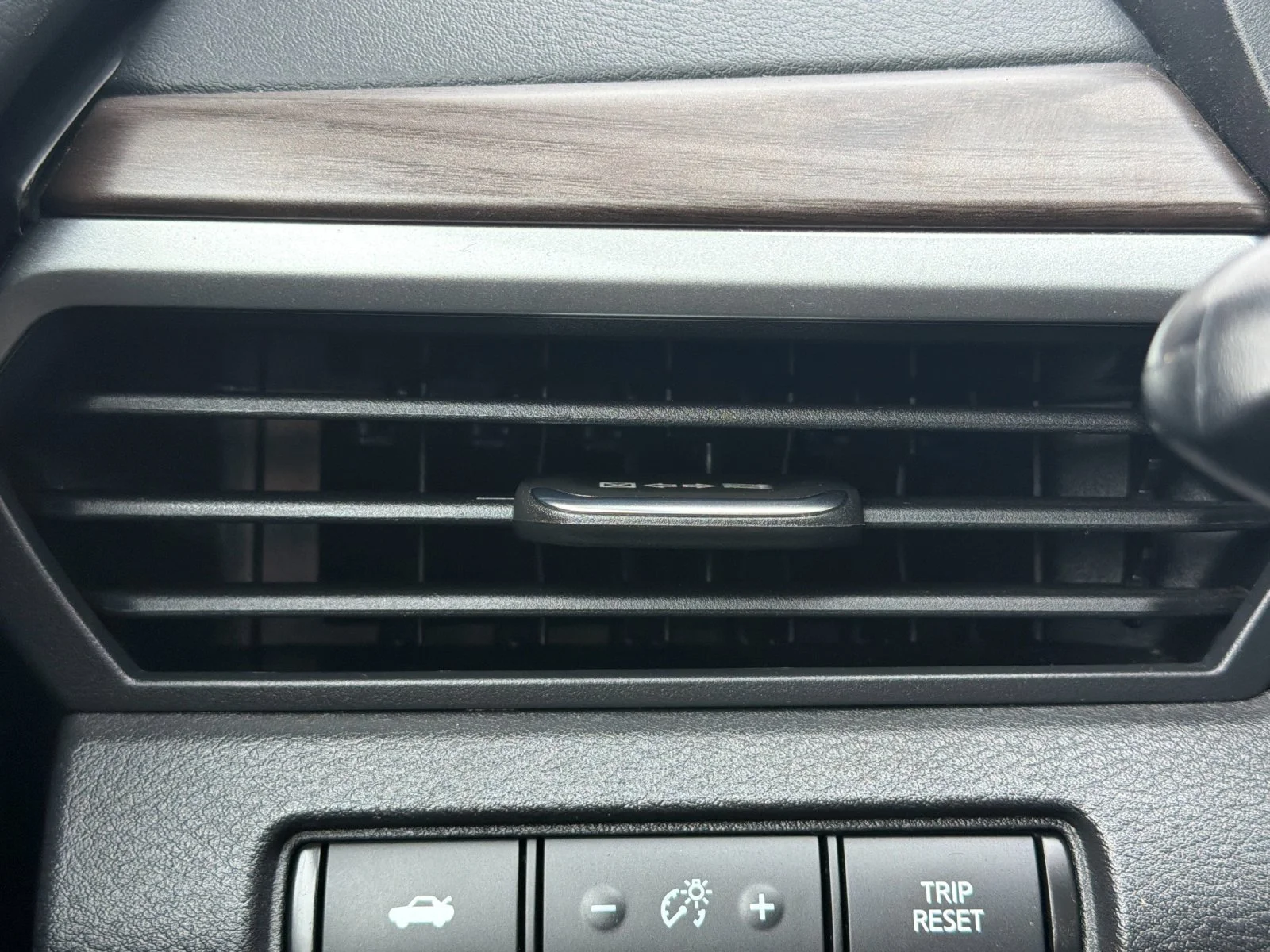 2024 Nissan Altima SV - Photo 32