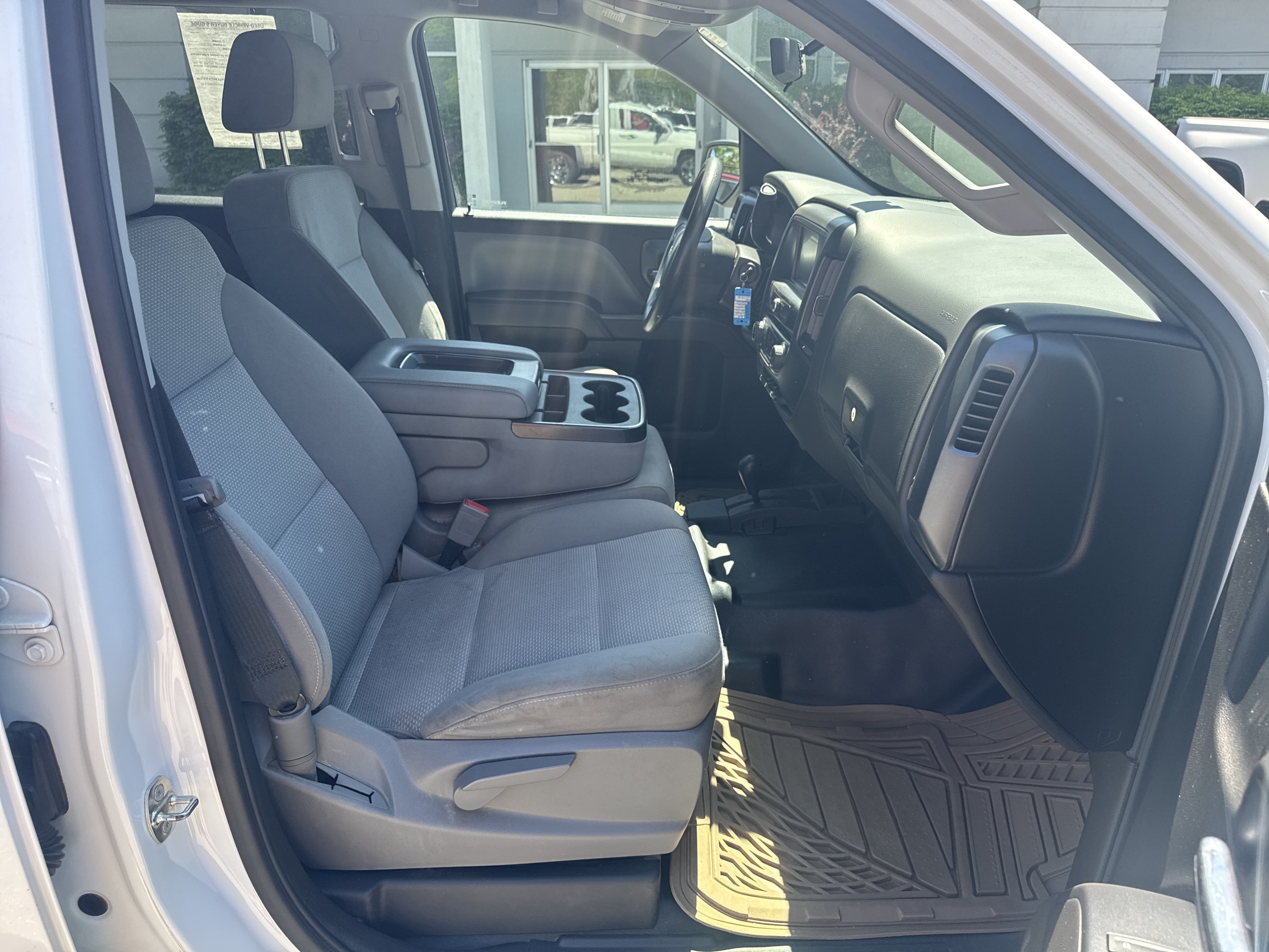 Used 2018 SUMMIT WHITE Chevrolet Custom image 4