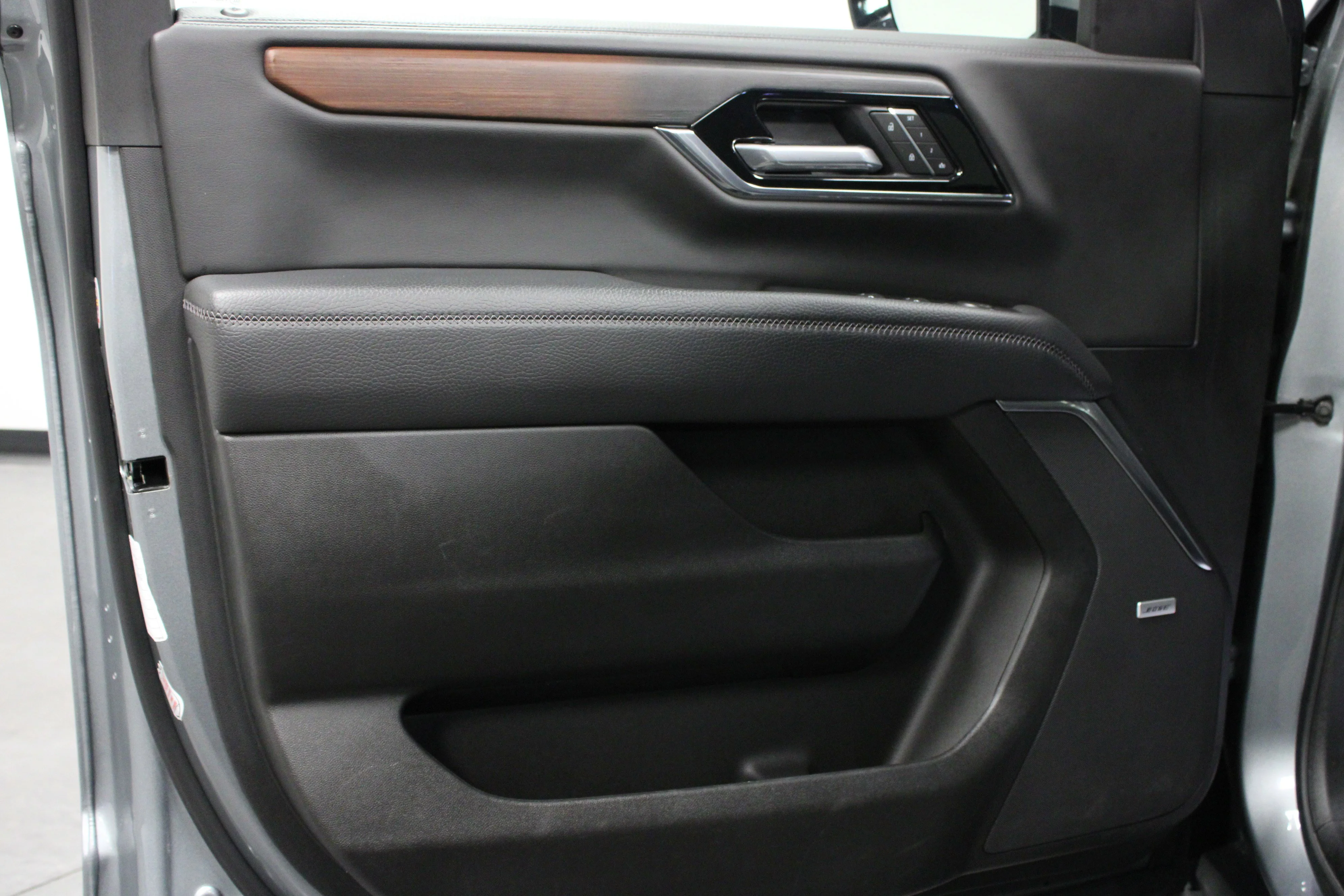 Used 2025 Sterling Metallic GMC Denali image 11