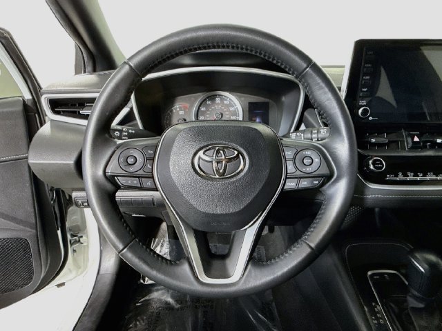 Used 2022 White Toyota SE image 9