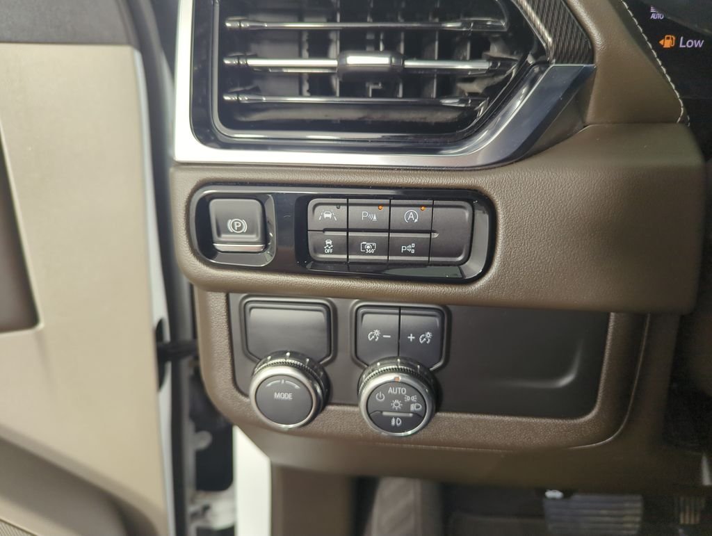 Used 2025 White GMC Elevation image 19