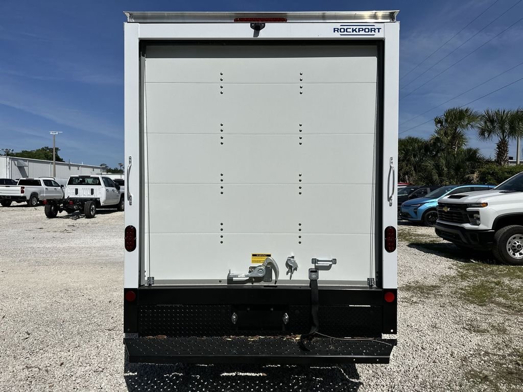 New 2025 Summit White Chevrolet 1WT image 15