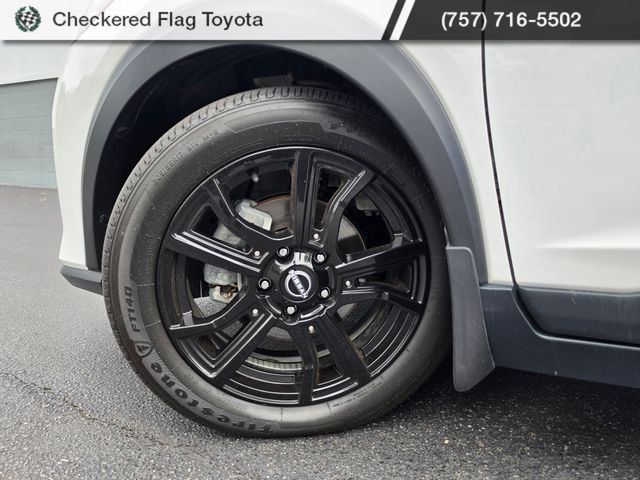 Used 2024 Aspen White Tricoat/Super Black Nissan SR image 13