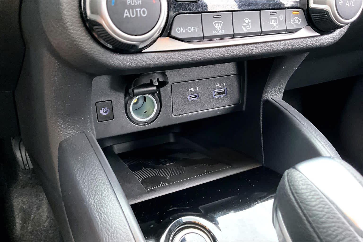 Used 2025 Super Black Nissan SR image 30