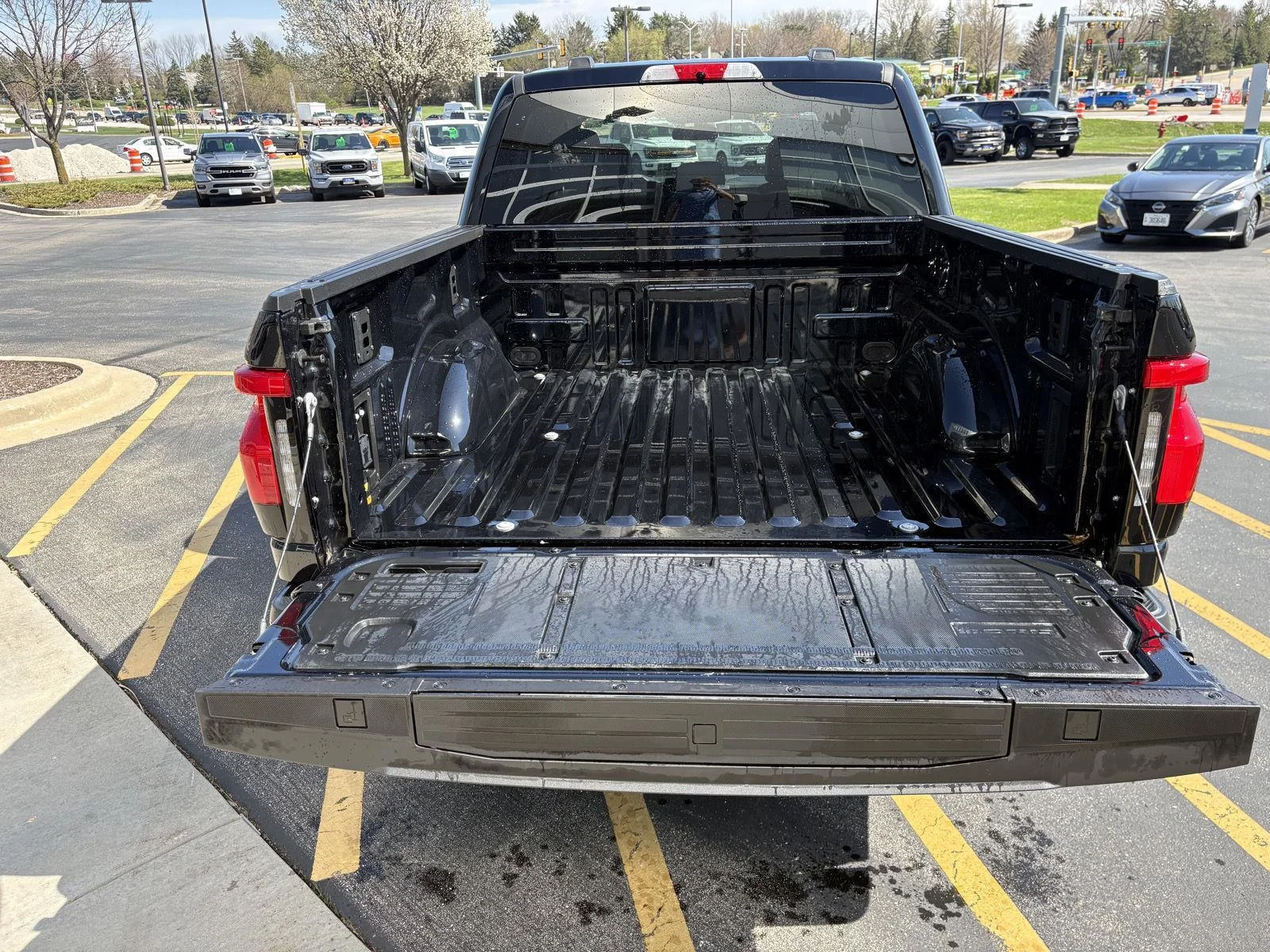 2025 Ford F-150 Lightning Flash - Photo 7