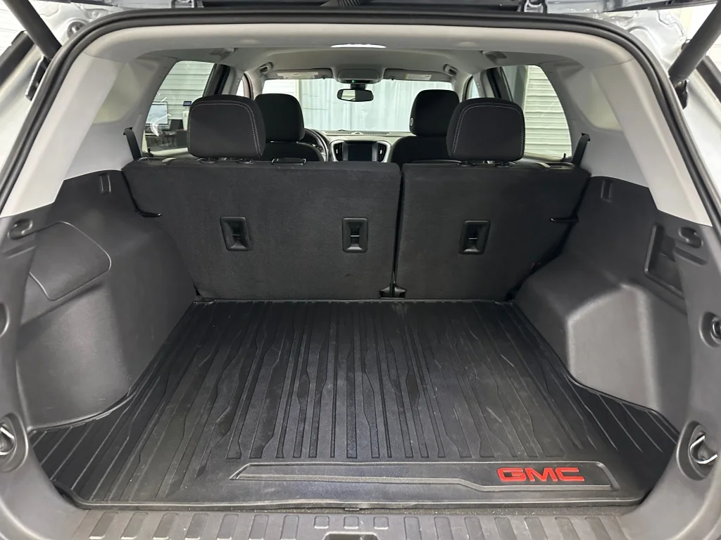 Used 2023 Sterling Metallic GMC SLE image 26