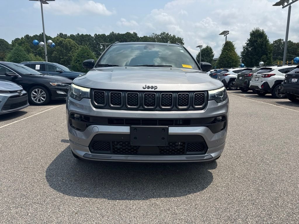 Used 2023 Silver Jeep Limited image 6