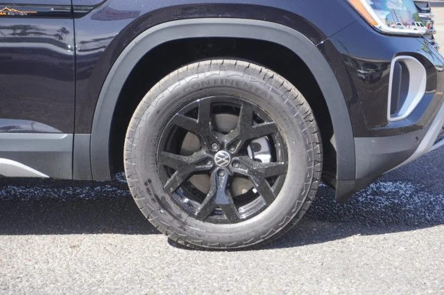 New 2026 Deep Black Pearl Volkswagen 2.0T Peak Edition image 5