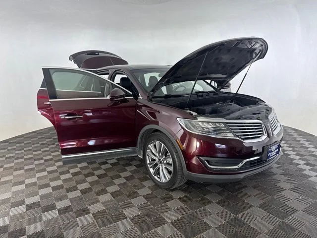 Used 2018 Red Lincoln Reserve image 14
