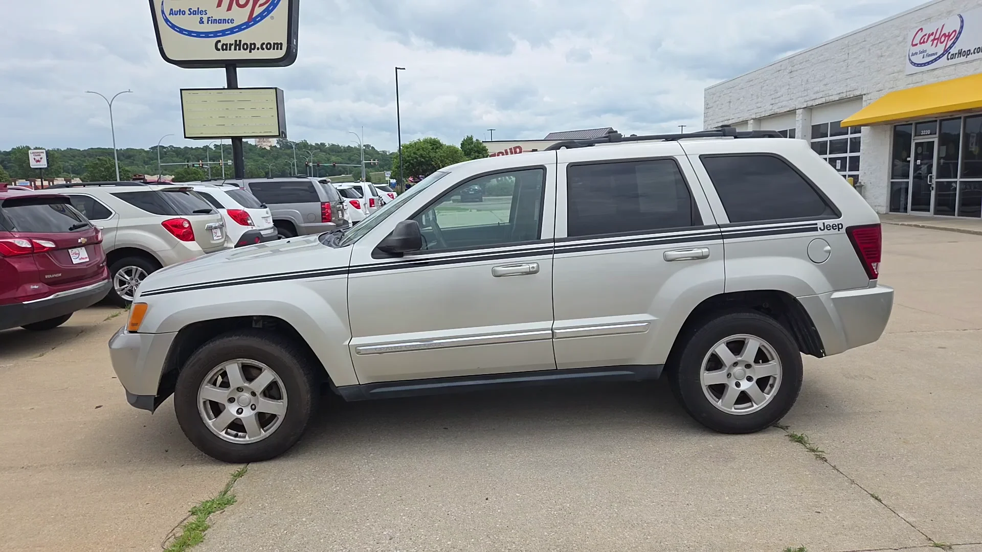 Used 2010 Silver Jeep LAREDO image 8